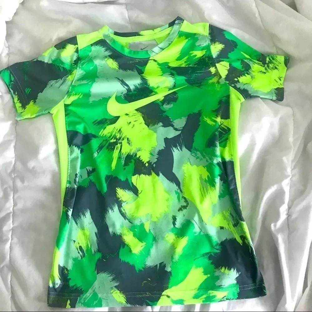 Nike boys athletic T-shirt size M
